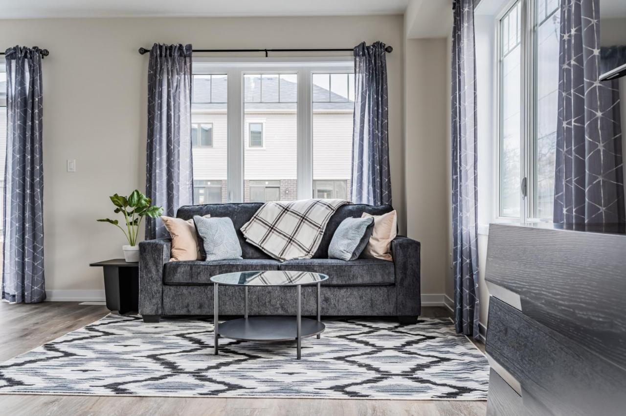 Luxury Townhouse Close To Fairview Casino In Holiday home Niagara Falls